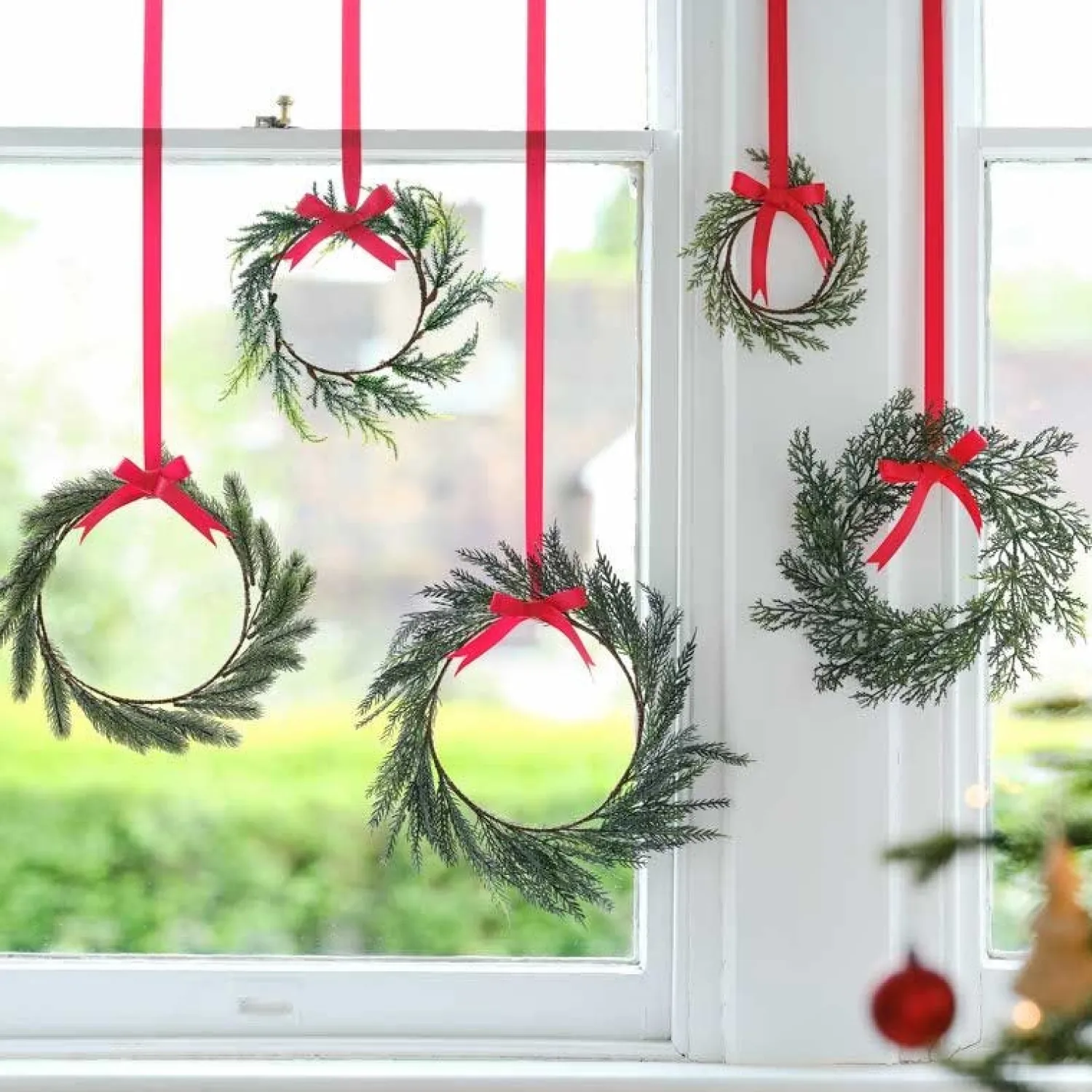 Christmas Foliage Wreath Hanging Decorations (5Pk)<Party Delights