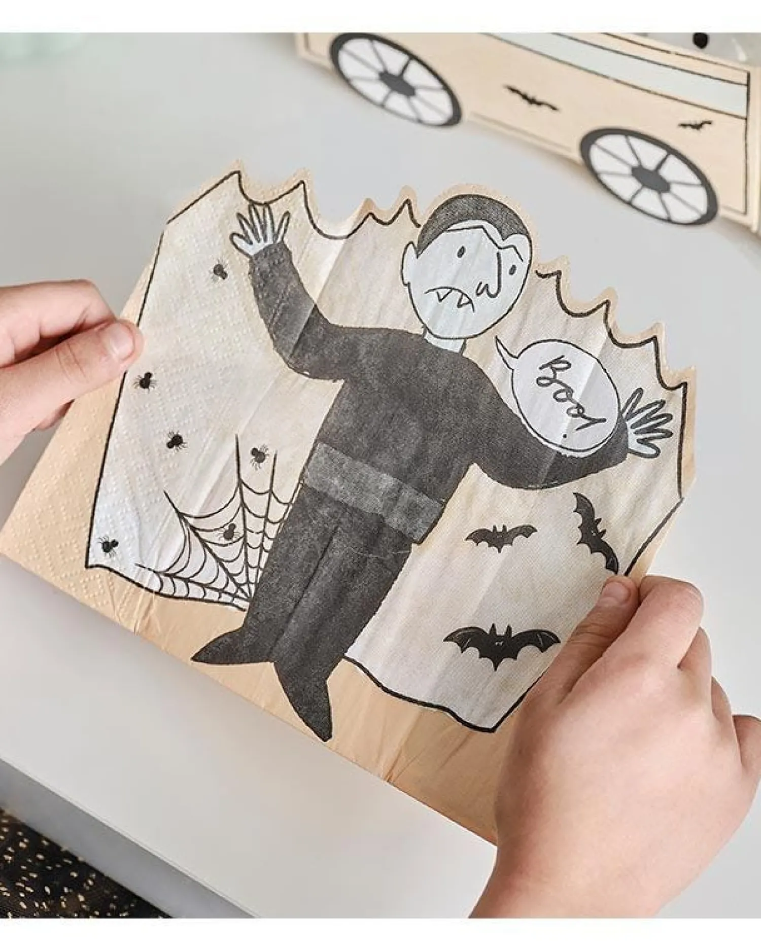 Fold Out Dracula Paper Napkins (16Pk)<Party Delights Online