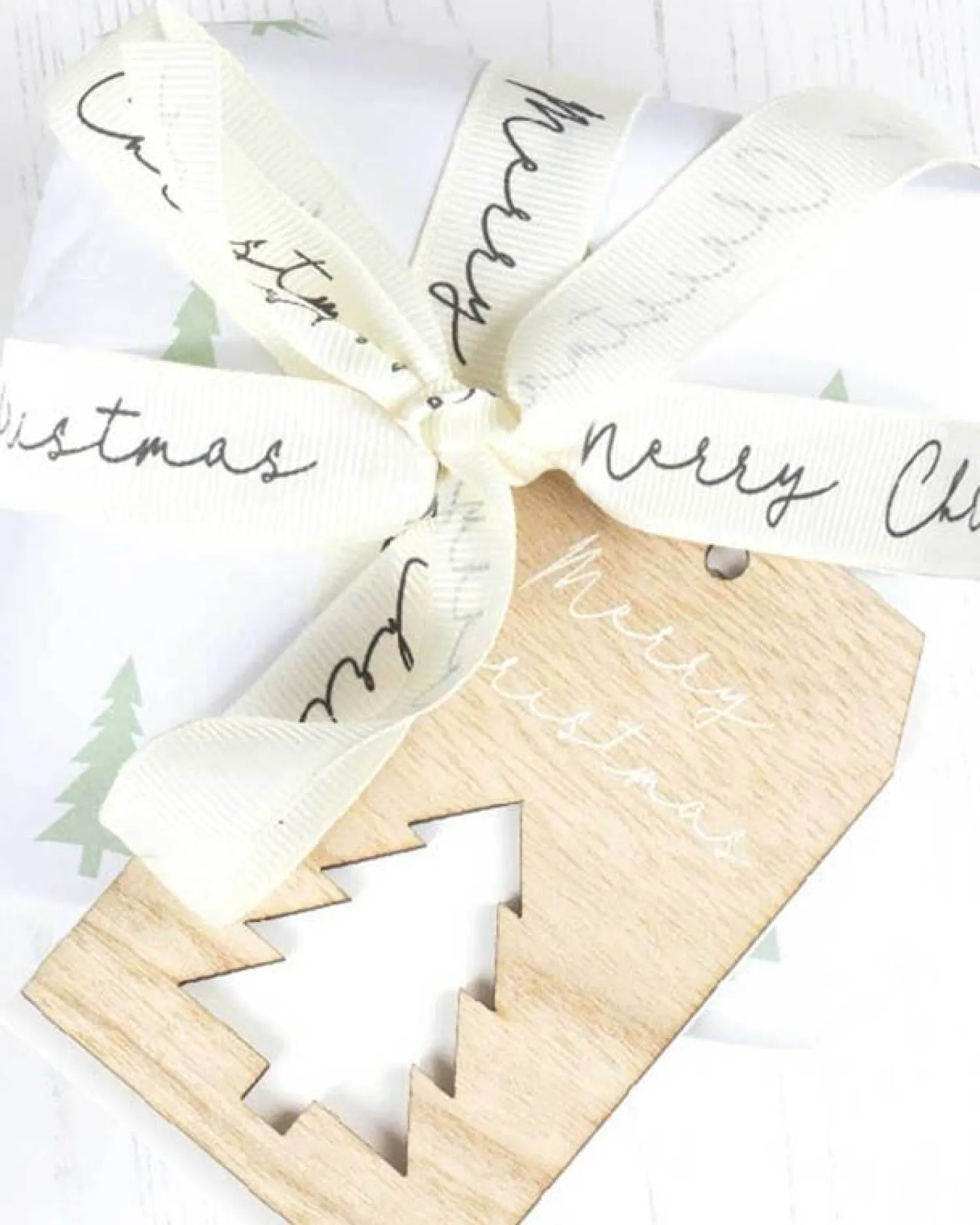 Green Christmas Tree Eco Wrapping Paper Kit With Ribbon & Tags<Party Delights Sale