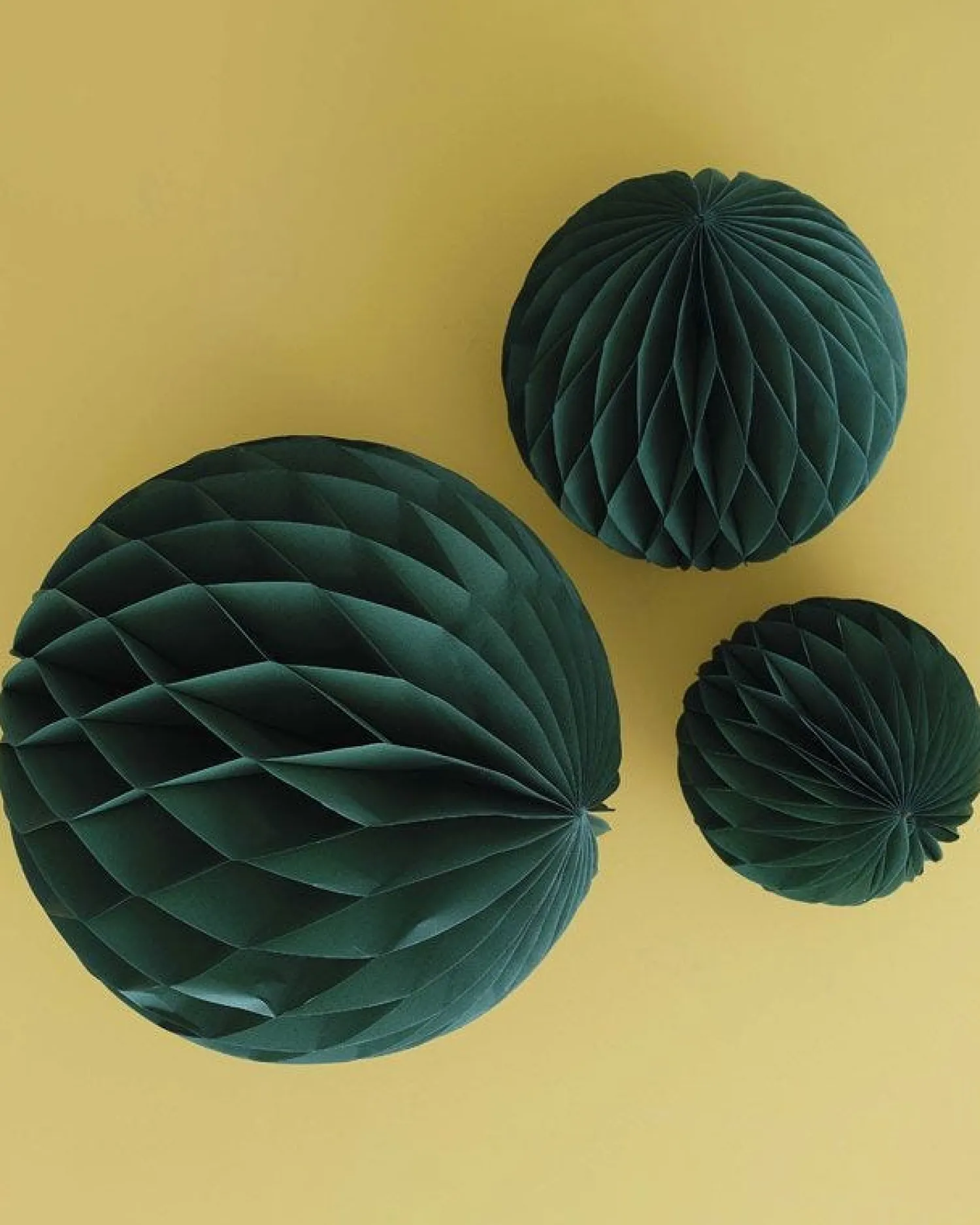 Green Paper Honeycomb Hanging Decorations (3Pk)<Party Delights Clearance