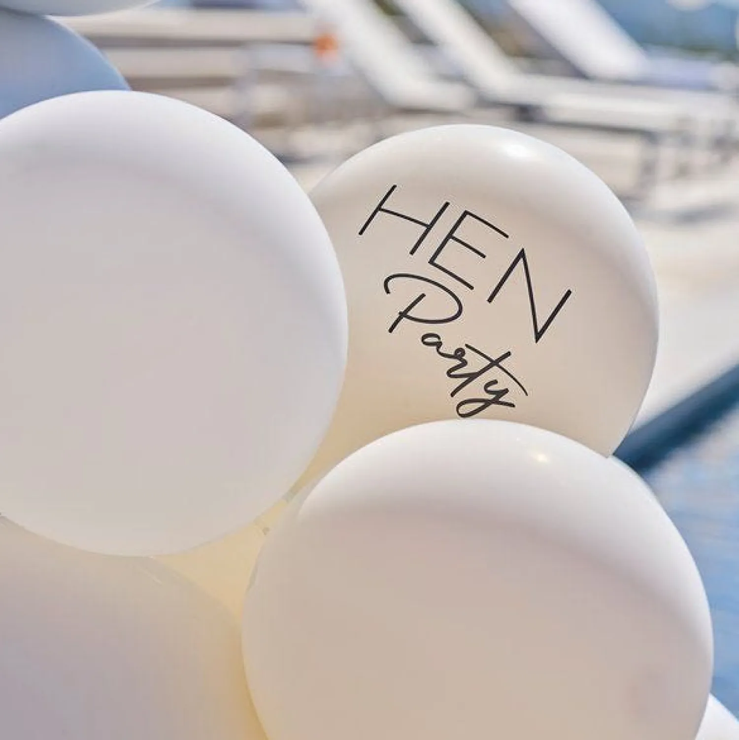 Party Delights Hen Party White & Silver Latex Balloon Arch With Streamers< Arches & Clouds