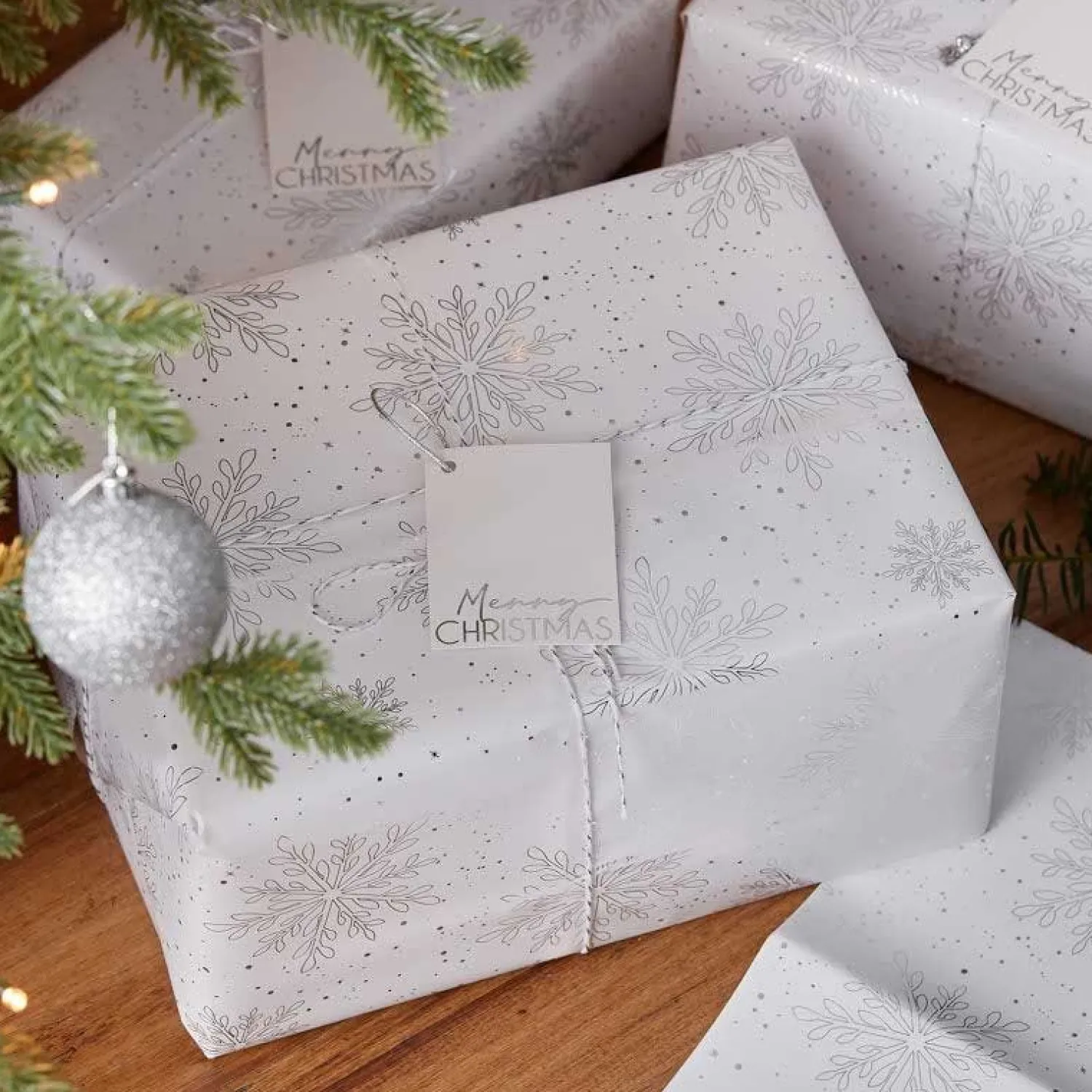 Silver Foiled Snowflake Christmas Wrapping Paper Kit<Party Delights Outlet