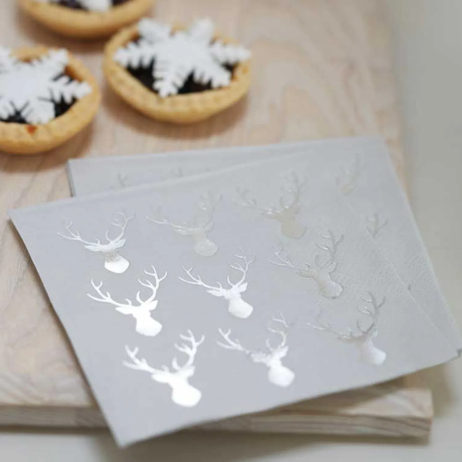Silver Foiled Stag Paper Beverage Napkins (20Pk)<Party Delights Hot