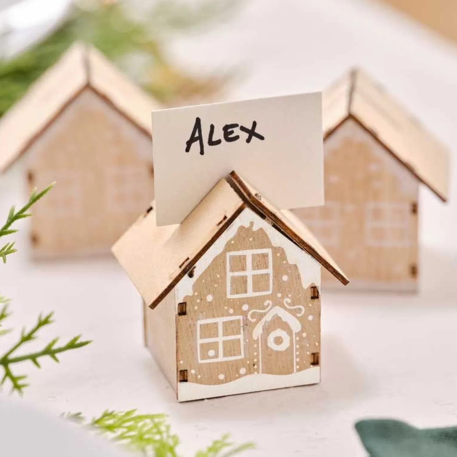 Wooden House Place Card Holders (6Pk)<Party Delights Online