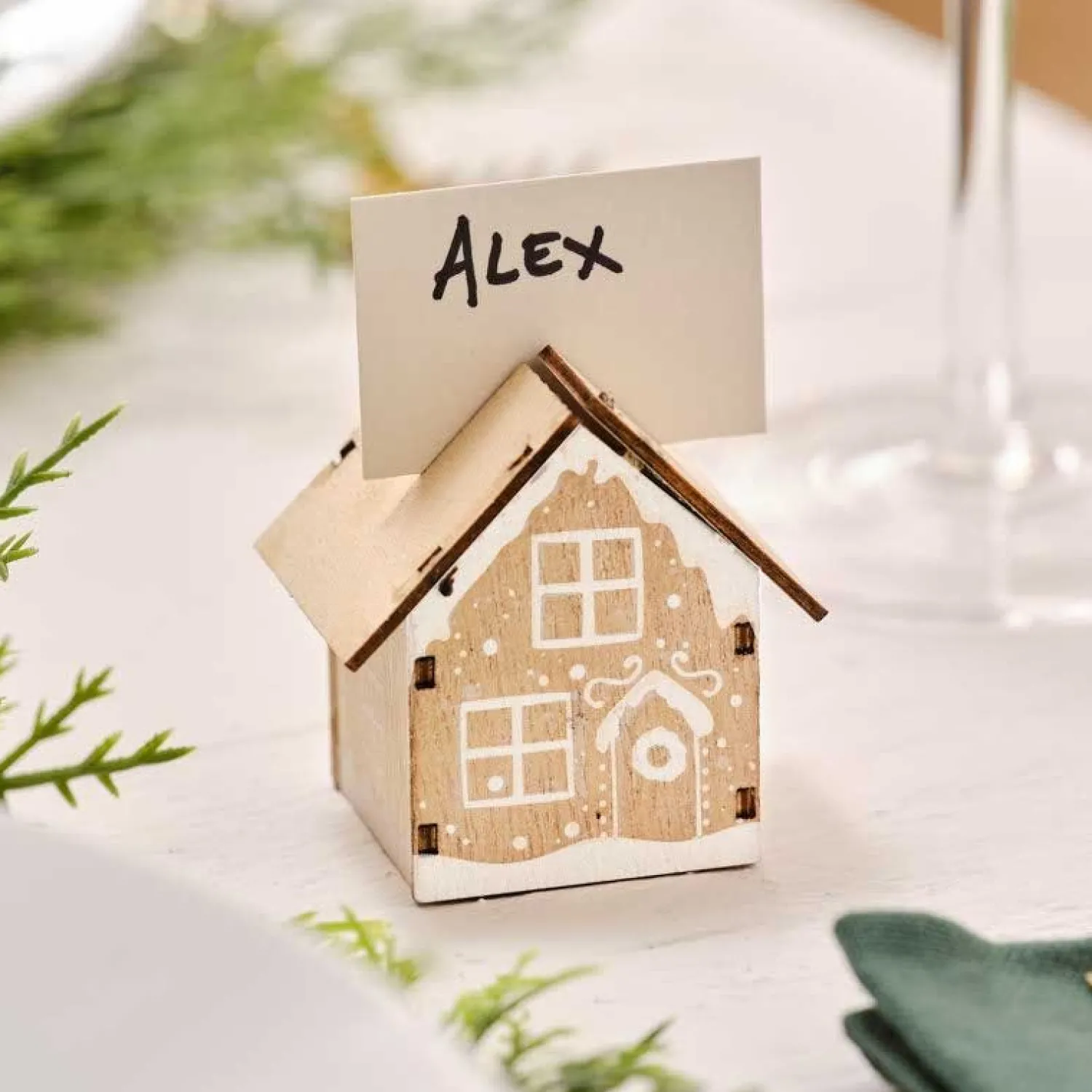 Wooden House Place Card Holders (6Pk)<Party Delights Online