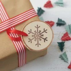 Party Delights Wooden Round Snowflake Hanging Tree Decorations (6Pk)< Hanging Decorations